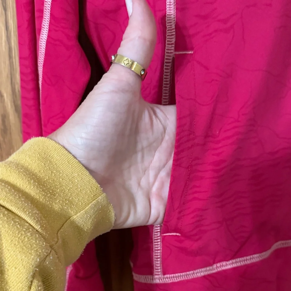 The North Face Women's Vibrant Pink Vapor Wick Zip-up Jacket - Picture 6 of 12